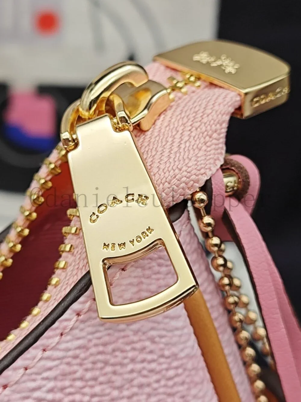 ๐๐Coach Teri Shoulder Bag In Signature Canvas With Charms pink - Picture 4 of 12